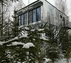 Дом на дереве для двоих с беседкой, мангалом и ванной с панорамным видом в Мы дома-Зеркальный лес