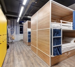 Кровать в 10-и местном общем номере в Roomy Hostel