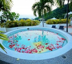 Люкс с джакузи на крыше с 3 комнатами в Phunawa Resort