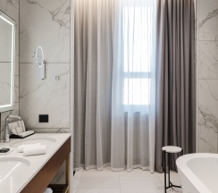 Люкс Амбассадор с балконом в Maidens Hotel Moscow