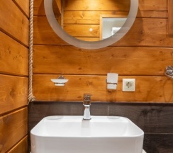 Семейный коттедж с балконом в Сопка