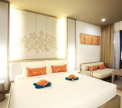 Двухместный номер Deluxe с видом на бассейн двуспальная кровать в Proud Phuket