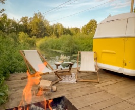 Hippy Yellow в Hippy Hotel