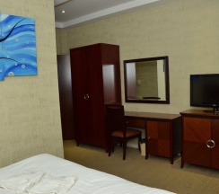 Люкс Deluxe с 2 комнатами 2 отдельные кровати в Astoria Baku
