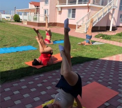 Двухкомнатный номер на трех-четырех гостей с видом во двор (корпус К) в Оптимист