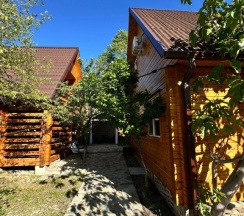 Шестиместные апартаменты с 3 комнатами с балконом в Якорь