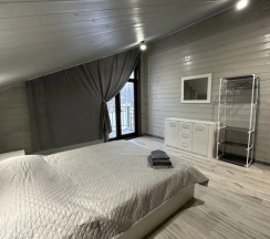 Коттедж с балконом в Lavina