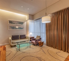 Номер Premiere, с доступом в Swiss Executive Lounge - с большой двуспальной кроватью в Swissotel Красные Холмы