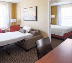 Четырёхместный люкс с 2 комнатами 2 отдельные кровати в TownePlace Suites Los Angeles LAX/Manhattan Beach