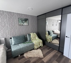 Апартаменты с балконом и с красивым видом из окна в Skazka Green House