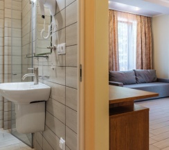 Четырёхместный номер Superior с балконом в L-hotel