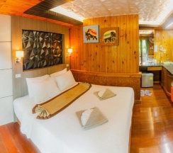 Двухместное бунгало с видом на сад двуспальная кровать в Ricci House Resort