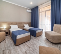 Трёхместный комфорт с балконом в Ева