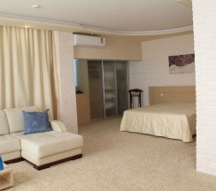 Люкс Premium с балконом и с красивым видом из окна в Шторм