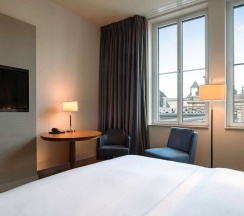 Двухместный номер с видом на Кёльнский собор двуспальная кровать в Hilton Cologne