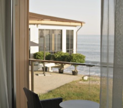 Двухместный номер Superior с балконом и с видом на море двуспальная кровать в Четыре сезона