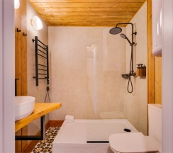 Лодж "Лесной" с террасой и огромными панорамными окнами в Lembo