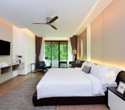 Люкс с 2 комнатами с видом на поле для гольфа в Tinidee Golf Resort Phuket
