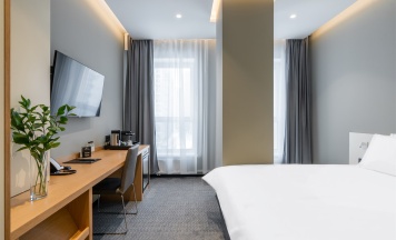 Комфорт  с 1 двуспальной кроватью в Farfour Inn&Suite
