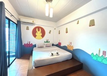 Двухместный номер Standard с балконом двуспальная кровать в Hide Bangkok Hostel