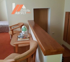 Номер полулюкс с 1 двуспальной кроватью в Август отель