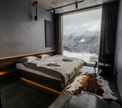 Двухместный номер Супериор с видом на горы двуспальная кровать в Moon2