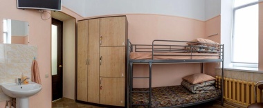Кровать в 6-местном общем номере в Паровозъ