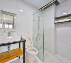Двухместный люкс Deluxe двуспальная кровать в Lakeside House - Hanoi