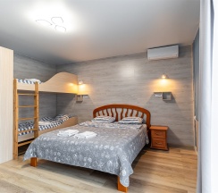 Стандарт Семейный с Большой Двуспальной кроватью и Двухъярусной кроватью в Домус.море