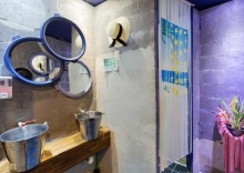 Кровать в общем номере в Wire Hostel Patong