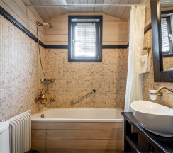 Гостевой дом с горячей купелью и камином в Лепота