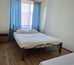 Комната стандарт с 3 односпальными и 3 двуспальными кроватями в Саймон