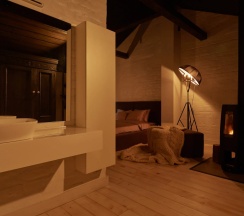 Двухместные апартаменты Мансарда (двуспальная кровать) в Апартаменты Room for Romantic в Nikolaev Building