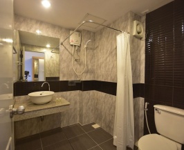 Номер Deluxe с балконом в LOFT Salaya