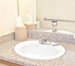 Четырёхместный номер Standard в Vantage Point Inn Woodland Hills