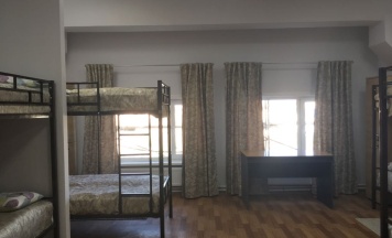 Кровать в общем 12-местном номере для мужчин и женщин в Энергия