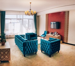 Двухместный люкс с балконом и с видом на город двуспальная кровать в Megapolis Hotel Shymkent