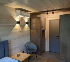 Спальня в лесу для двоих в Август