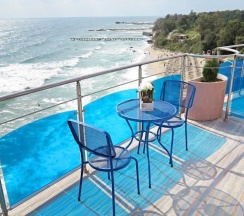 Двухместный номер Standard с балконом и с видом на море двуспальная кровать в Sirius Beach Hotel & SPA