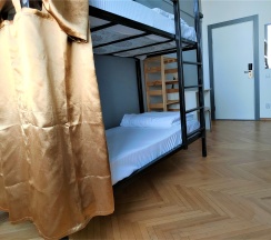 Верхнее место в общем 8ми местном номере №410 в Bla Bla Hostel