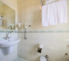 Двухместный номер Standard с балконом двуспальная кровать в May Garden Club Hotel