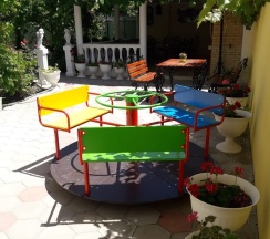 3-х местный Стандарт с видом на сад в Лакшми