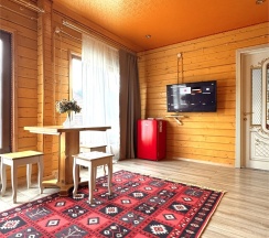 Двухкомнатный комфорт с общей террасой и видом на горы | 2 этаж в Hayat Haus