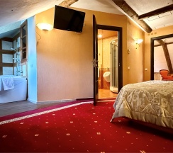 Двухкомнатный люкс «Славия» с сауной и джакузи в Old Estate Hotel&SPA