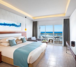 Двухместный номер Deluxe с видом на бассейн двуспальная кровать в Albatros Sharm Resort - By Pickalbatros
