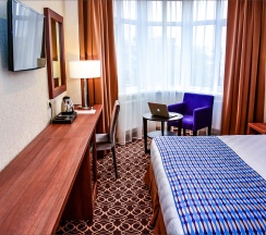 Бизнес с двуспальной кроватью KING SIZE в Raymond