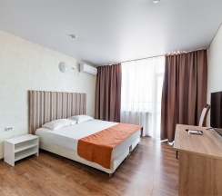 Двухкомнатный семейный номер на 3-4 гостя с балконом и видом на море (корпус Б) в Оптимист