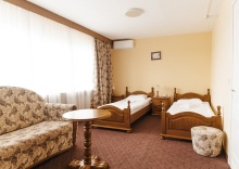 Двухместный  номер Бизнес с двумя односпальными кроватями и балконом в Балтика
