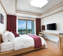 Четырёхместный номер Deluxe двуспальная кровать в Familia Hotel Jeju