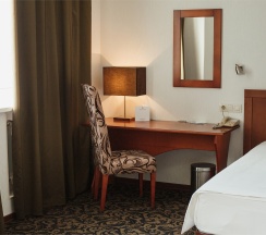 Бизнес класс комфортный с двумя кроватями/ или одной широкой кроватью и диваном-кроватью в Бенефит Плаза